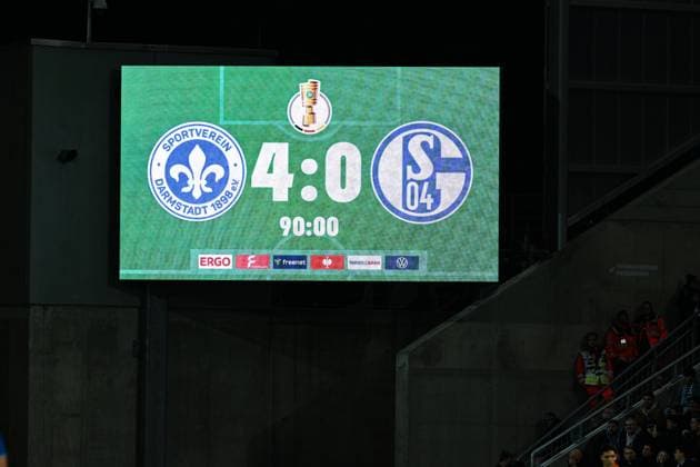 29.10.2025, Fussball, DFB-Pokal, 2. Runde, Saison 2025 2026, FC Schalke 04 - SV Darmstadt 98, Anzeigentafel, Endstand 4:0, xRHR-FOTO YYx Copyright: KROEGER RHR-FOTOx RHR-FOTO YY