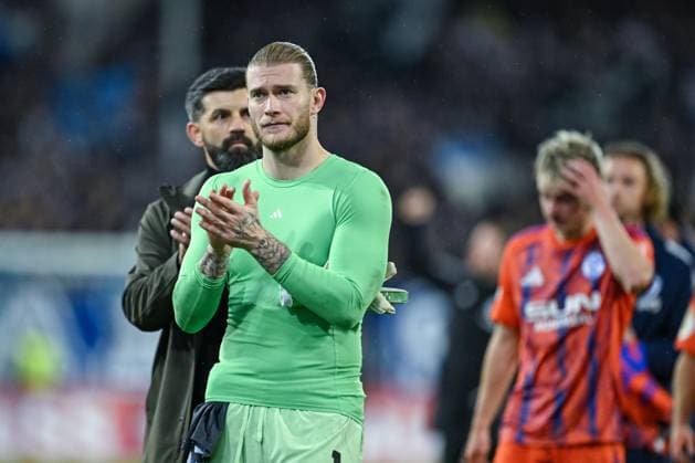 29.10.2025, Fussball, DFB-Pokal, 2. Runde, Saison 2025 2026, FC Schalke 04 - SV Darmstadt 98, Torwart Loris Karius (FC Schalke 04), Trainer Miron Muslic (FC Schalke 04) xRHR-FOTO YYx Copyright: KROEGER RHR-FOTOx RHR-FOTO YY