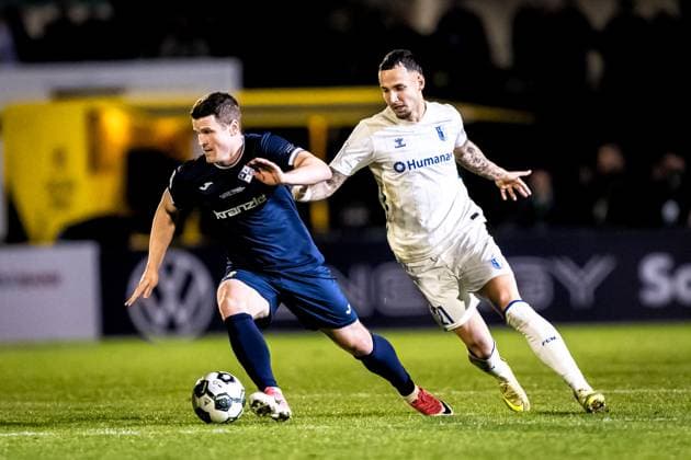 29.10.2025, Fussball, Saison 2025 2026, DFB-Pokal, Vöhlinstadion Illertissen, 2. Runde, FV Illertissen - 1. FC Magdeburg, v.l. 31 Tobias Rühle (FV Illertissen), 21 Falko Michel (1. FC Magdeburg) Illertissen Vöhlinstadion Bayern Deutschland xRHR-FOTO LFx Copyright: RHR-FOTOx RHR-FOTO LF