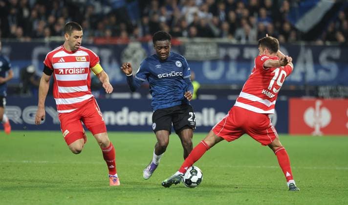 Rani Khedira, Benjamin Boakye, Janik Haberer Zweikampf Spielszene Aktion Fußball Fussball DFB Pokal 2.Runde Herren Saison 2025 2026 29.10.2025 1.FC Union Berlin FCU vs. DSC Arminia Bielefeld DFL regulations prohibit any use of photographs as image sequences and or quasi-video.