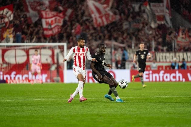 GER, DFB-Pokal 2. Runde, 1. FC Köln vs FC Bayern München Muenchen 29.10.2025, RheinEnergieSTADION, Köln, GER, DFB-Pokal 2. Runde, 1. FC Köln vs FC Bayern München Muenchen im Bild: Zweikampf zwischen Dayot Upamecano (FC Bayern München Muenchen, 2) und Linton Maina (1. FC Köln Koeln, 37)
