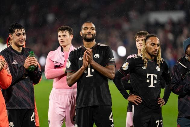 GER, DFB-Pokal 2. Runde, 1. FC Köln vs FC Bayern München Muenchen 29.10.2025, RheinEnergieSTADION, Köln, GER, DFB-Pokal 2. Runde, 1. FC Köln vs FC Bayern München Muenchen im Bild: Jonathan Tah (FC Bayern München Muenchen, 4) jubelt, klatscht in die Hand, Gestik, Mimik, Emotionen, feiert den Sieg