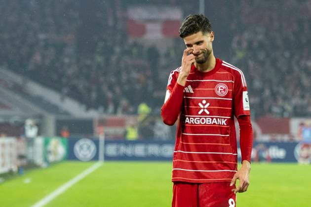 DFB Pokal, Fortuna Duesseldorf vs. SC Freiburg, 29.10.2025 DUESSELDORF, GERMANY - OCTOBER 29: Anouar El Azzouzi (Fortuna Duesseldorf, 8) disappointed during the DFB Pokal match between Fortuna Duesseldorf and SC Freiburg in the second round of DFB Pokal at Merkur-Spiel-Arena on October 29, 2025 in Duesseldorf, Germany. DFL regulations prohibit any use of photographs as image sequences and or quasi-video Copyright: xBEAUTIFULxSPORTS Meuselx