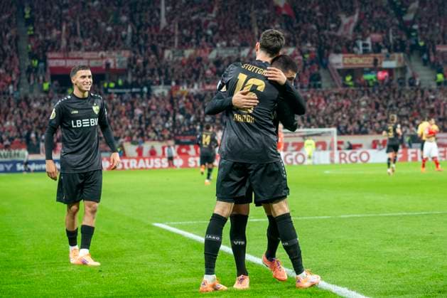 GER, Mainz, Fußball, DFB-Pokal, 2. Hauptrunde, FSV Mainz 05 vs. VFB Stuttgart im Bild v.l.: Bilal El Khannouss (VFB Stuttgart 11), Atakan Karazor (VFB Stuttgart 16), Deniz Undav (VFB Stuttgart 26), Torjubel 29.10.2025, MEWA-Arena Mainz DFB REGULATIONS PROHIBIT ANY USE OF PHOTOGRAPHS AS IMAGE SEQUENCES AND OR QUASI-VIDEO, Copyright: HMBxMedia PaulxFritz