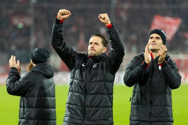 DFB Pokal, Fortuna Duesseldorf vs. SC Freiburg, 29.10.2025 DUESSELDORF, GERMANY - OCTOBER 29: Christian Guenter (SC Freiburg, 30) and Igor Matanovic (SC Freiburg, 31) celebrating in front of the away fans after the DFB Pokal match between Fortuna Duesseldorf and SC Freiburg in the second round of DFB Pokal at Merkur-Spiel-Arena on October 29, 2025 in Duesseldorf, Germany. DFL regulations prohibit any use of photographs as image sequences and or quasi-video Copyright: xBEAUTIFULxSPORTS Meuselx