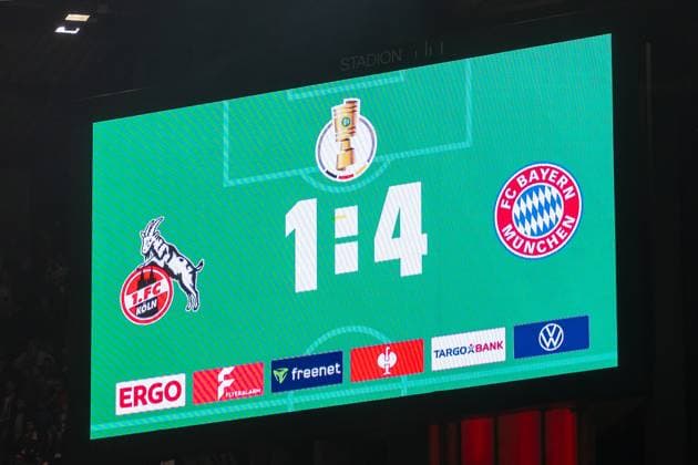 29.10.2025, Fussball: DFB Pokal, Saison 2025 2026, 2. Runde, 1. FC Koeln vs. FC Bayern Muenchen im RheinEnergie Stadion in Koeln. Der FC Bayern Muenchen siegt mit 4:1 in Keln und zieht in die naechste Runde des DFB Pokals ein. Wichtiger Hinweis: Gemaess den Vorgaben der DFL Deutsche Fussball Liga bzw. des DFB Deutscher Fussball-Bund ist es untersagt, in dem Stadion und oder vom Spiel angefertigte Fotoaufnahmen in Form von Sequenzbildern und oder videoaehnlichen Fotostrecken zu verwerten bzw. verwerten zu lassen. Foto: Kirchner-Media Thomas Haesler Copyright: xKirchner-Media ThomasxHaeslerx