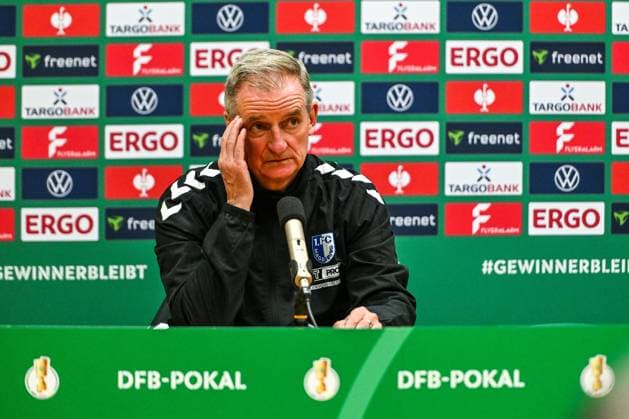 GER, DFB Pokal, FV Illertissen vs 1. FC Magdeburg 29.10.2025, Voehlinstadion, Illertissen, GER, DFB Pokal, FV Illertissen vs 1. FC Magdeburg, im Bild Petrik Sander (Magdeburg), Pressekonferenz nach Spielende
