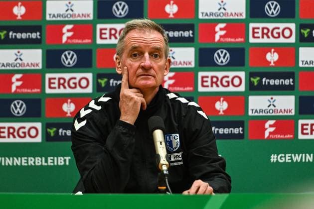 GER, DFB Pokal, FV Illertissen vs 1. FC Magdeburg 29.10.2025, Voehlinstadion, Illertissen, GER, DFB Pokal, FV Illertissen vs 1. FC Magdeburg, im Bild Petrik Sander (Magdeburg), Pressekonferenz nach Spielende