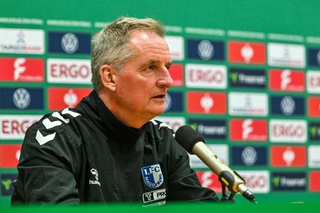 GER, DFB Pokal, FV Illertissen vs 1. FC Magdeburg 29.10.2025, Voehlinstadion, Illertissen, GER, DFB Pokal, FV Illertissen vs 1. FC Magdeburg, im Bild Petrik Sander (Magdeburg), Pressekonferenz nach Spielende