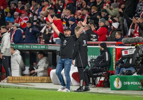 Fußball, Herren, Saison 2025 2026, DFB-Pokal (2. Runde), 1. FC Union Berlin - Arminia Bielefeld, Trainer Steffen Baumgart (1. FC Union Berlin), Jubel nach dem Abpfiff, 29.10.2025, Copyright: xMatthiasxKochx