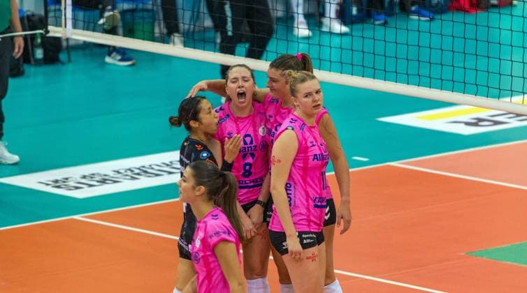 29.10.25 Allianz MTV Stuttgart - Dresdner SC Deutschland, Stuttgart, 29.10.2025, Volleyball, Frauen, Bundesliga, Saison 2025 2026, Allianz MTV Stuttgart - Dresdner SC (3:0): Jubel Mannschaft Spielerinnen Allianz MTV Stuttgart.