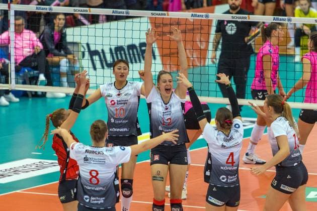 29.10.25 Allianz MTV Stuttgart - Dresdner SC Deutschland, Stuttgart, 29.10.2025, Volleyball, Frauen, Bundesliga, Saison 2025 2026, Allianz MTV Stuttgart - Dresdner SC (3:0): Jubel Mannschaft Spielerinnen Dresdner SC.