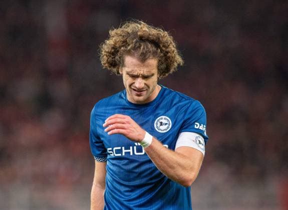 Fußball, Herren, Saison 2025 2026, DFB-Pokal (2. Runde), 1. FC Union Berlin - DSC Arminia Bielefeld, Mael Corboz (Bielefeld), Enttäuschung nach Abpfiff, 29.10.2025, Copyright: xSebastianxRäppold MatthiasxKochx