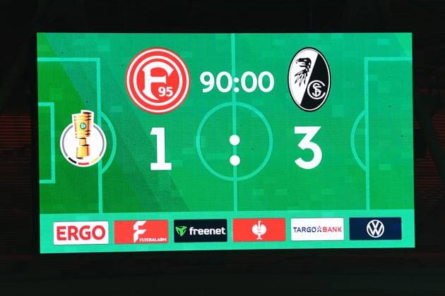 Fußball DFB-Pokal 2. Runde Fortuna Düsseldorf - SC Freiburg am 29.10.2025 in der Merkur Spiel-Arena in Düsseldorf Die Anzeigetafel in der Merkur Spiel-Arena zeigt den Endstand an. Düsseldorf 1:3 Freiburg DFB regulations prohibit any use of photographs as image sequences and or quasi-video.