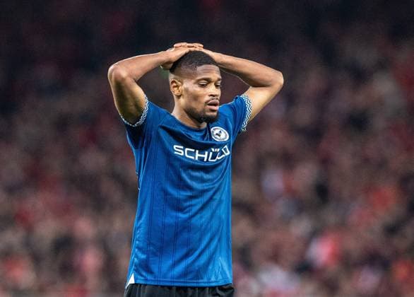Fußball, Herren, Saison 2025 2026, DFB-Pokal (2. Runde), 1. FC Union Berlin - DSC Arminia Bielefeld, Isaiah Young (Bielefeld), Enttäuschung nach Abpfiff, 29.10.2025, Copyright: xSebastianxRäppold MatthiasxKochx
