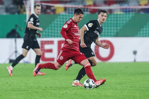 Fussball, DFB-Pokal Saison 2025 2026 2. Runde Fortuna Düsseldorf - SC Freiburg 29.10.2025, MERKUR SPIEL-ARENA Shinta Appelkamp (Fortuna Düsseldorf, 23) Düsseldorf MERKUR SPIEL-ARENA Nordrhein-Westfalen Deutschland