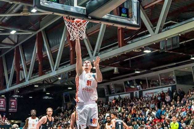 Chemnitz, Deutschland 29. Oktober 2025: BKT EuroCup - 2025 2026 - Niners Chemnitz vs. Ratiofarm Ulm Im Bild: Yordan Minchev (99) mit einem Dunking Copyright: xFotostandx xNachtigallx