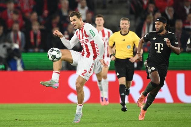 Joel SCHMIED (K) gegen Serge GNABRY (M) Aktion, Zweikampf, Fussball, DFB Pokal, 2.Hauptrunde, 1. FC Koeln - FC Bayern Muenchen 1-4 am 29.10.2025 im Rhein-Energie-Stadion Koeln Deutschland. DFL regulations prohibit any use of photographs as image sequences and or quasi-video Â