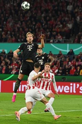 Harry KANE (M) Kopfballduell, Aktion, Zweikampf, Fussball, DFB Pokal, 2.Hauptrunde, 1. FC Koeln - FC Bayern Muenchen 1-4 am 29.10.2025 im Rhein-Energie-Stadion Koeln Deutschland. DFL regulations prohibit any use of photographs as image sequences and or quasi-video Â