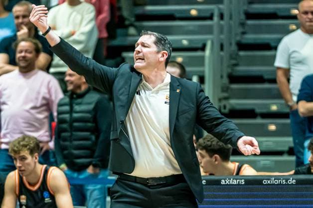 Chemnitz, Deutschland 29. Oktober 2025: BKT EuroCup - 2025 2026 - Niners Chemnitz vs. Ratiofarm Ulm Im Bild: Head Coach Ty Harrelson (ULM) Copyright: xFotostandx xNachtigallx