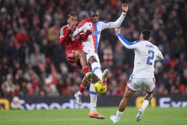 Liverpool v Crystal Palace 29 October 2025, Liverpool - Carabao Cup Fourth Round Football - Liverpool v Crystal Palace. Rio Ngumoha of Liverpool and Jaydee Canvot of Crystal Palace (photo by Daniel Chesterton) Liverpool UK Copyright: xDanielxChestertonxOffside