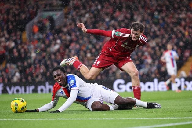 Liverpool v Crystal Palace 29 October 2025, Liverpool - Carabao Cup Fourth Round Football - Liverpool v Crystal Palace. Eddie Nketiah of Crystal Palace is tackled by Calvin Ramsay of Liverpool (photo by Daniel Chesterton) Liverpool UK Copyright: xDanielxChestertonxOffside