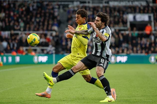 29th October 2025; St James Park, Newcastle, England; EFL Carabao Cup Football, Newcastle United versus Tottenham Hotspur; Sandro Tonali of Newcastle United challenges with Brennan Johnson of Tottenham Hotspur  CraigxCowan