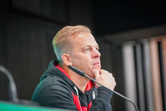 Deutschland: Fussball DFB Pokal 2025 26, 2. Runde - Fortuna Düsseldorf vs SC Freiburg - Merkur Spiel-Arena (Düsseldorf): Markus Anfang (Trainer, Fortuna Düsseldorf) Pressekonferenz, Medien Düsseldorf Nordrhein-Westfalen Deutschland Copyright: xJOERANxSTEINSIEKx