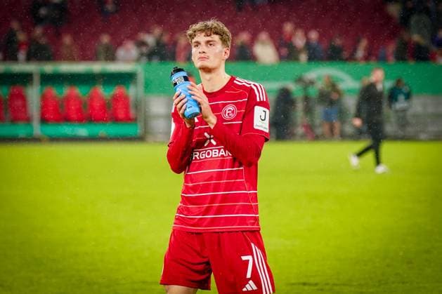 Deutschland: Fussball DFB Pokal 2025 26, 2. Runde - Fortuna Düsseldorf vs SC Freiburg - Merkur Spiel-Arena (Düsseldorf): Luca Raimund (Fortuna Düsseldorf, 7) Düsseldorf Nordrhein-Westfalen Deutschland Copyright: xJOERANxSTEINSIEKx