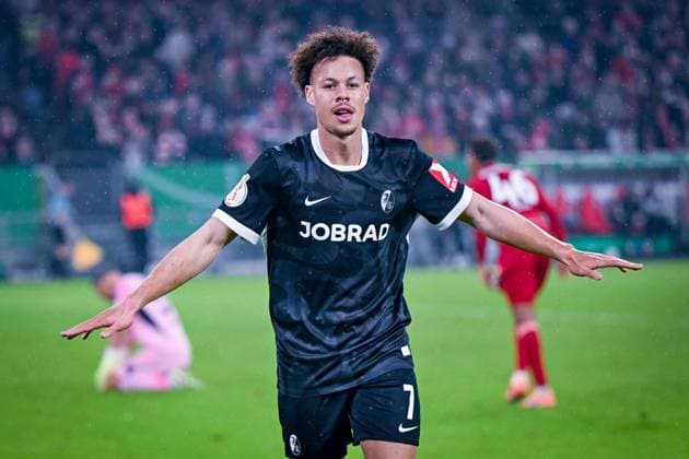 Deutschland: Fussball DFB Pokal 2025 26, 2. Runde - Fortuna Düsseldorf vs SC Freiburg - Merkur Spiel-Arena (Düsseldorf): Tor und Torjubel zum 3:1 durch Derry Scherhant (SC Freiburg, 07) Freude, Emotionen, Jubel Copyright: xMarkusxVerwimpx