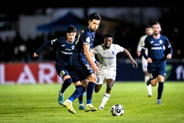 Fussball, Saison 2025 2026, DFB-Pokal, Vöhlinstadion Illertissen, 2. Runde, FV Illertissen - 1. FC Magdeburg, 29.10.2025 29.10.2025, Fussball, Saison 2025 2026, DFB-Pokal, Vöhlinstadion Illertissen, 2. Runde, FV Illertissen - 1. FC Magdeburg, 21 Denis Milic (FV Illertissen) Foto: Lucca Fundel Illertissen Vöhlinstadion Bayern Deutschland