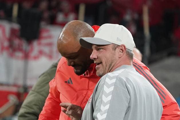 Fussball, DFB Pokal saison 2025 2026 1.FC Köln vs FC Bayern München , 29.10.2025, Rheinenergiestadion Köln, Vincent Kompany, Trainer FC Bayern München Lukas Kwasniok, Trainer FC Köln, copyright Gladys Chai von der Laage DFB regulations prohibit any use of photographs as image sequences and or quasi-video.