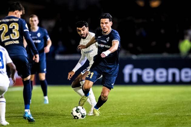 Fussball, Saison 2025 2026, DFB-Pokal, Vöhlinstadion Illertissen, 2. Runde, FV Illertissen - 1. FC Magdeburg, 29.10.2025 29.10.2025, Fussball, Saison 2025 2026, DFB-Pokal, Vöhlinstadion Illertissen, 2. Runde, FV Illertissen - 1. FC Magdeburg, v.l. 21 Denis Milic (FV Illertissen) Foto: Lucca Fundel Illertissen Vöhlinstadion Bayern Deutschland