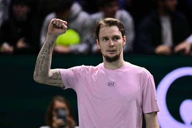 TENNIS : Rolex Paris Masters - Paris - 29 10 2025 Alexander Bublik ( Kazakhstan ) celebrates his victory during the Rolex Paris Masters at Paris La Defense Arena on October 29, 2025 in Nanterre, France. (Photo by Federico Pestellini PSNewz ) ParisFrance  Copyright: xFedericoxPestellinix