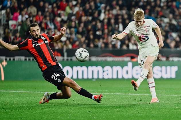 FOOTBALL : OGC Nice vs LOSC Lille - ligue 1 - 29 10 25 Nice™s 24 Charles Vanhoutte and Lille™s midfielder 10 Hakon Haraldsson during the French L1 2025-2026 season football match between OGC Nice and LOSC Lille at Louis II stadium of Monaco, south France, on October 29, 2025. NICEFrance  Copyright: xfredxDIDES psnewzx