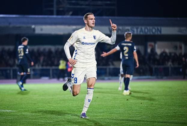 Fussball DFB Pokal 2025 2026 2. Runde 29.10.2025 FV Illertissen - 1. FC Magdeburg JUBEL 1. FC Magdeburg zum 0-1 Torschutze Maximilian Breunig