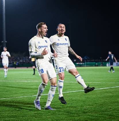 Fussball DFB Pokal 2025 2026 2. Runde 29.10.2025 FV Illertissen - 1. FC Magdeburg JUBEL 1. FC Magdeburg zum 0-1 Torschutze Maximilian Breunig (li) und Baris Atik (re)