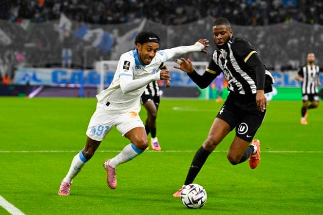 FOOTBALL : Olympique de Marseille VS Angers SCO - Ligue 1 McDonald s - 29 10 2025 Pierre-Emerick Aubameyang (OM) Carlens Arcus (SCO) - Ligue 1 McDonald s match between Olympique de Marseille and Angers SCO on October 29, 2025 at the Orange Velodrome Stadium in Marseille. MarseilleFrance  Copyright: xWilliamxCannarellax