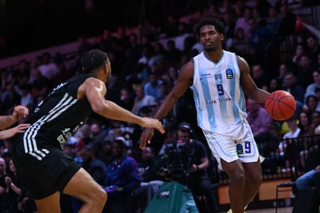 London Lions v Turk Telekom Ankara - EuroCup LONDON, UNITED KINGDOM - OCTOBER 29: Jaleen Smith (9) of Turk Telekom in action during the fifth week of the Basketball BKT EuroCup between Turk Telekom and London Lions at Copper Box Arena in London, UK on October 29, 2025. Rasid Necati Aslim Anadolu London United Kingdom. Editorial use only. Please get in touch for any other usage.  Copyright: x2025xAnadoluxRasidxNecatixAslimx
