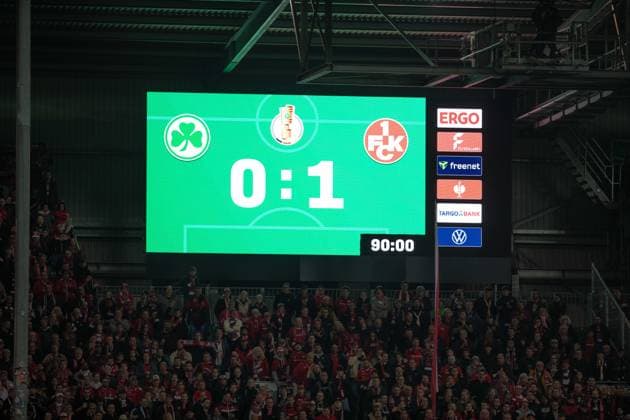 -SpVgg Greuther Fürth vs. 1. FC Kaiserslautern, Sportpark Ronhof Football, German Cup -SpVgg Greuther Fürth vs. 1. FC Kaiserslautern 29 Oct 2025 Sportpark Ronhof, Fürth, Germany Image: Final Score Kaiserslautern advances. DFL REGULATIONS PROHIBIT ANY USE OF PHOTOGRAPHS AS IMAGE SEQUENCES AND OR QUASI-VIDEO Fürth Sportpark Ronhof Bayern Germany Copyright: xPresseFotoxEvansx