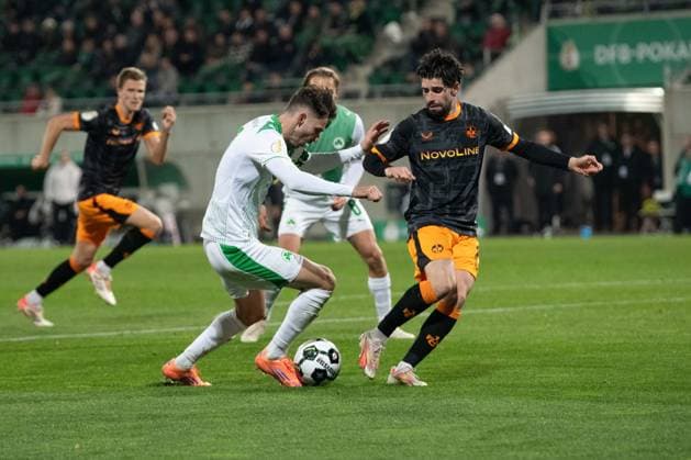 -SpVgg Greuther Fürth vs. 1. FC Kaiserslautern, Sportpark Ronhof Football, German Cup -SpVgg Greuther Fürth vs. 1. FC Kaiserslautern 29 Oct 2025 Sportpark Ronhof, Fürth, Germany Image: Branimir Hrgota (SpVgg Greuther Fürth) in action. DFL REGULATIONS PROHIBIT ANY USE OF PHOTOGRAPHS AS IMAGE SEQUENCES AND OR QUASI-VIDEO Fürth Sportpark Ronhof Bayern Germany Copyright: xPresseFotoxEvansx