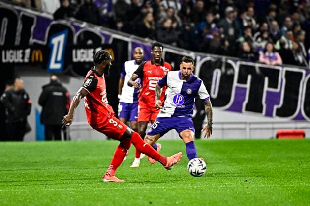 FOOTBALL : Toulouse vs Rennes - 10eme Journee de Ligue 1 McDonald S - Toulouse - 29 10 2025 Aron Donnum (tfc) vs Lilian Brassier (sr) Toulouse  Copyright: xThierryxBretonx