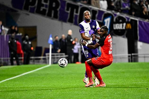 FOOTBALL : Toulouse vs Rennes - 10eme Journee de Ligue 1 McDonald S - Toulouse - 29 10 2025 Djibril Sidibe (tfc) vs Lilian Brassier (sr) Toulouse  Copyright: xThierryxBretonx