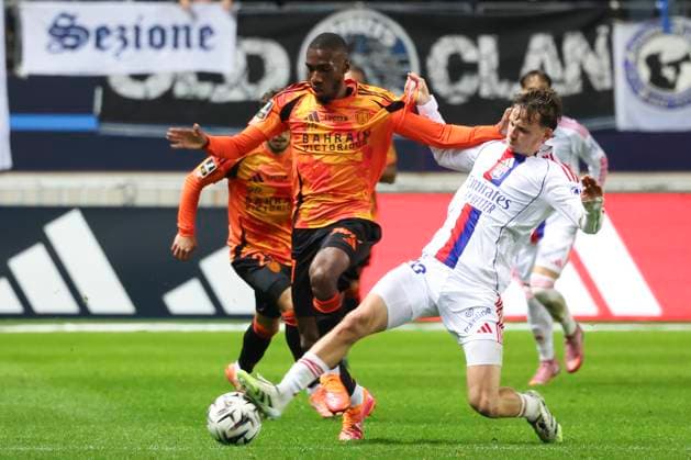 FOOTBALL : Paris FC Vs Olympique Lyonnais - Ligue 1 - 29 10 2025 Adama Camara (Paris FC) Vs Tyler Morton (Olympique Lyonnais) ParisFrance  Copyright: xMichaelxBaucherx