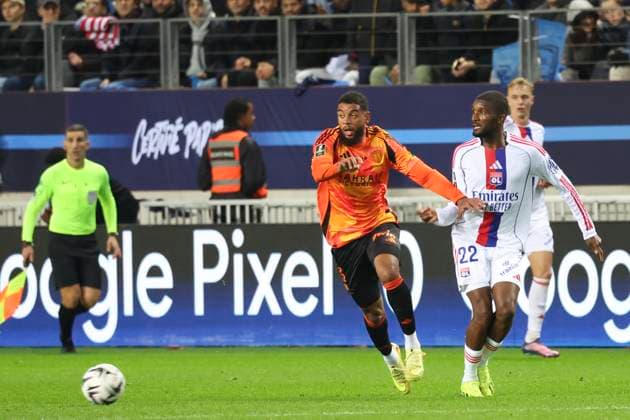 FOOTBALL : Paris FC Vs Olympique Lyonnais - Ligue 1 - 29 10 2025 Willem Geubbels (Paris FC) Vs Clinton Mata (Olympique Lyonnais) ParisFrance  Copyright: xMichaelxBaucherx