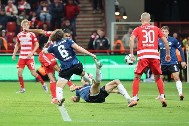 Union Berlin vs Arminia Bielefeld, 29.10.2025 BERLIN, GERMANY - OCTOBER 29: goal, Danilho Doekhi (1. FC Union Berlin, 5) scores into the goal. Maël Corboz (Arminia Bielefeld, 6) cannot intervene, cannot reach the ball, during the DFB Cup DFB Pokal match (round 2) between Union Berlin vs Arminia Bielefeld at Stadion an der alten Försterei on October 29, 2025 in Berlin, Germany. DFL REGULATIONS PROHIBIT ANY USE OF PHOTOGRAPHS AS IMAGE SEQUENCES AND OR QUASI-VIDEO. Copyright: xBEAUTIFULxSPORTS Frankex