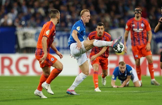 29.10.2025, xdcx, Fussball DFB-Pokal 2. Runde, SV Darmstadt 98 - FC Schalke 04, emonline, emspor, despor, v.l., Isac Lidberg (SV Darmstadt 98) DFL DFB REGULATIONS PROHIBIT ANY USE OF PHOTOGRAPHS AS IMAGE SEQUENCES AND OR QUASI-VIDEO. Copyright: HMBxMedia Claus