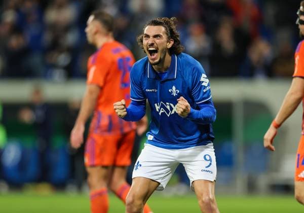 29.10.2025, xdcx, Fussball DFB-Pokal 2. Runde, SV Darmstadt 98 - FC Schalke 04, emonline, emspor, despor, v.l., Fraser Hornby (SV Darmstadt 98) jubelnd bejubelt jubelt jubeln über das 2:0 durch Matej Maglica (SV Darmstadt 98) DFL DFB REGULATIONS PROHIBIT ANY USE OF PHOTOGRAPHS AS IMAGE SEQUENCES AND OR QUASI-VIDEO. *** 29 10 2025, xdcx, Fußball DFB Pokal 2 Runde, SV Darmstadt 98 FC Schalke 04, emonline, emspor, despor, v l , Fraser Hornby SV Darmstadt 98 jubilant jubilant jubilant jubilant over the 2 0 by Matej Maglica SV Darmstadt 98 DFL DFB REGULATIONS PROHIBIT ANY USE OF PHOTOGRAPHS AS IMAGE SEQUENCES AND OR QUASI VIDEO Copyright: HMBxMedia Claus