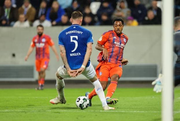 29.10.2025, xdcx, Fussball DFB-Pokal 2. Runde, SV Darmstadt 98 - FC Schalke 04, emonline, emspor, despor, v.l., Matej Maglica (SV Darmstadt 98), Anton Donkor (FC Schalke 04) DFL DFB REGULATIONS PROHIBIT ANY USE OF PHOTOGRAPHS AS IMAGE SEQUENCES AND OR QUASI-VIDEO. Copyright: HMBxMedia Claus