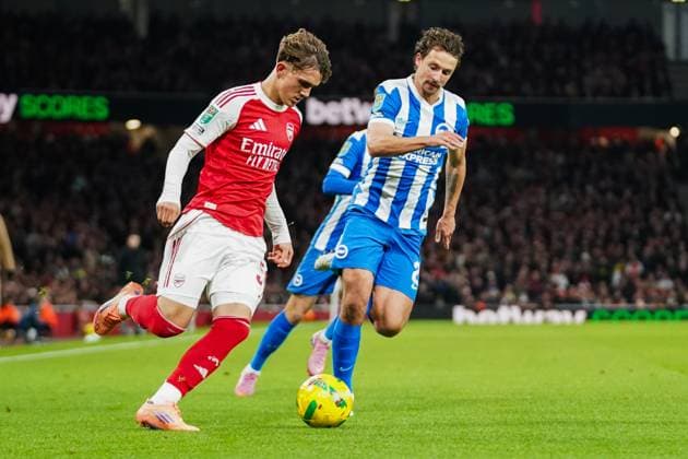 Arsenal v Brighton & Hove Albion, Carabao Cup Max Dowman of Arsenal under pressure from Olivier Boscagli of Brighton & Hove Albion during the Arsenal v Brighton & Hove Albion Carabao Cup Round of 16 match at the Emirates Stadium, London, England on 29 October 2025 Credit: Dylan Hepworth Every Second Media Editorial use only. All images are copyright Every Second Media Limited. No images may be reproduced without prior permission. All rights reserved. Premier League and Football League images are subject to licensing agreements with Football DataCo Limited. see https: www.football-dataco.com Copyright: xIMAGO EveryxSecondxMediax ESM-1646-0086 DylanxHepworthx xEveryxSecondxMediax